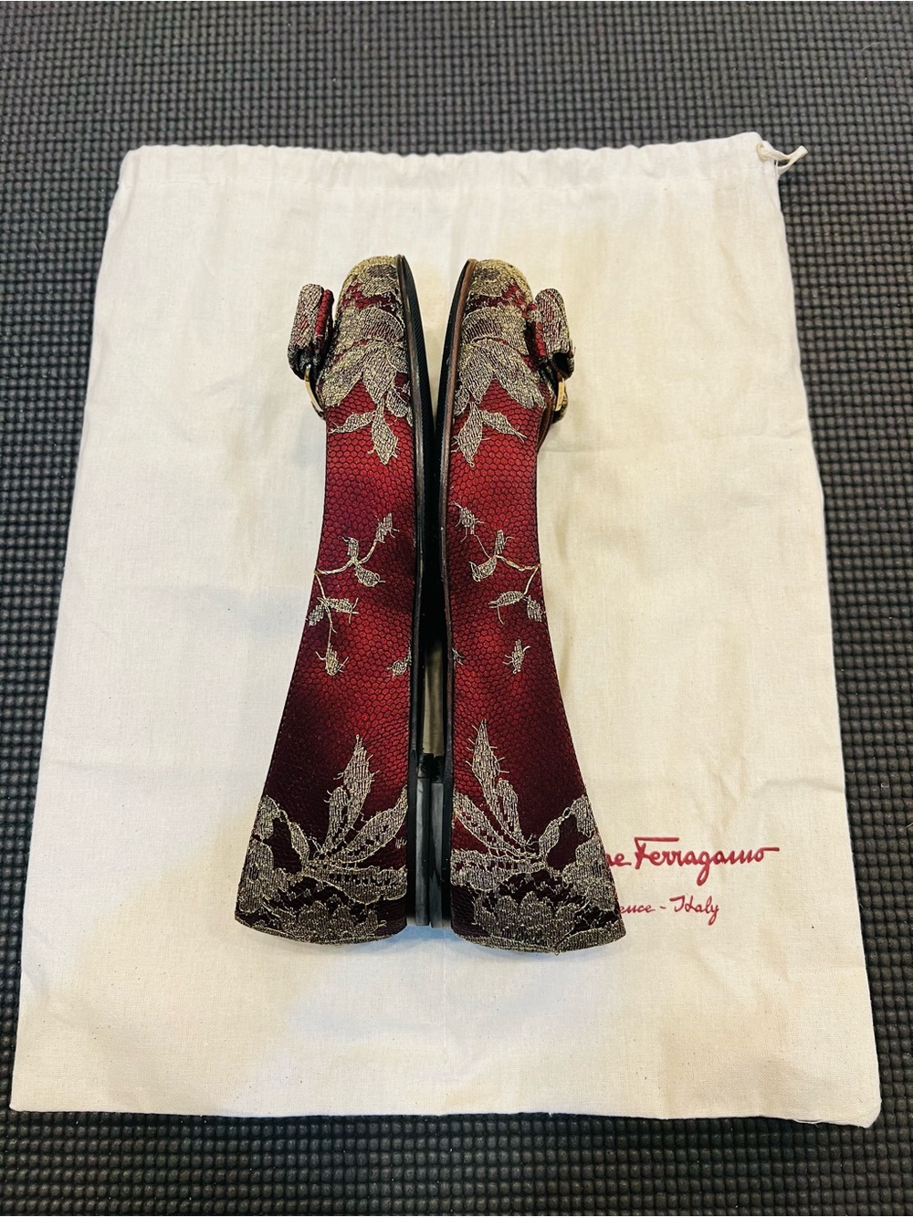 Salvatore Ferragamo Burgundy and Gold Embroidered Vara Bow Flats Size 6 - Picture 4 of 6